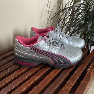 NWOT Puma sneakers
